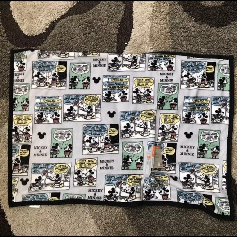 Fleece blanket-New-Mickey & Minnie Mouse Comic- 27.5”x39.4” - From Tokyo - Rare